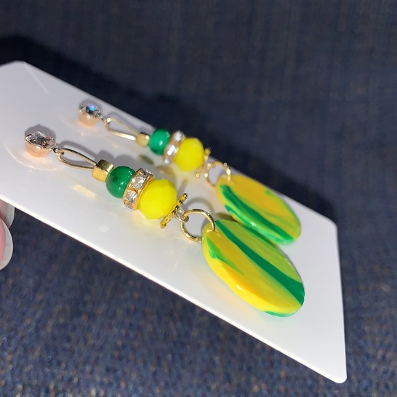 Oregon Duck 🦆 Themed Handcrafted Earrings - Picture 7 of 8